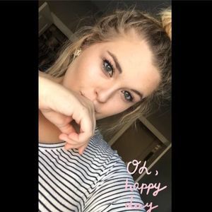 Meet your Posher, Kayla